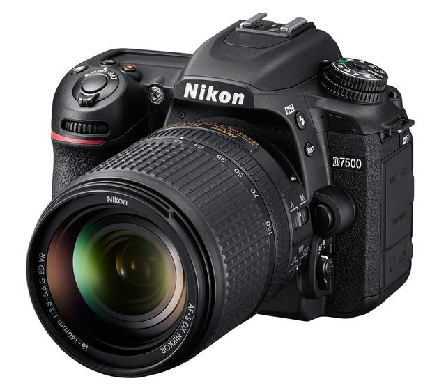 Зеркальный фотоаппарат Nikon D7500 Kit AF-S 18-140 VR DX