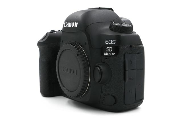 Зеркальный фотоаппарат Canon EOS 5D Mark IV body (состояние 5-) (б/у)