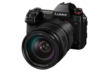Объектив Panasonic Lumix S Pro 24-70mm f/2.8 (S-E2470)