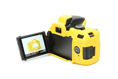 Зеркальный фотоаппарат Nikon D5200 Kit с 18-55 AF-S DX G VR + чехол Discovered желтый