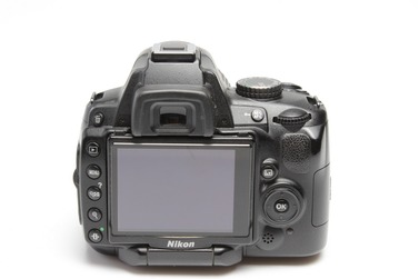 Nikon D5000 + 18-55/3.5-5.6G VR