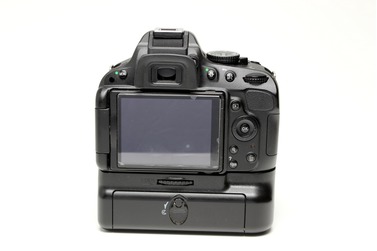 Nikon D5100 + 18-55 + MB-D51