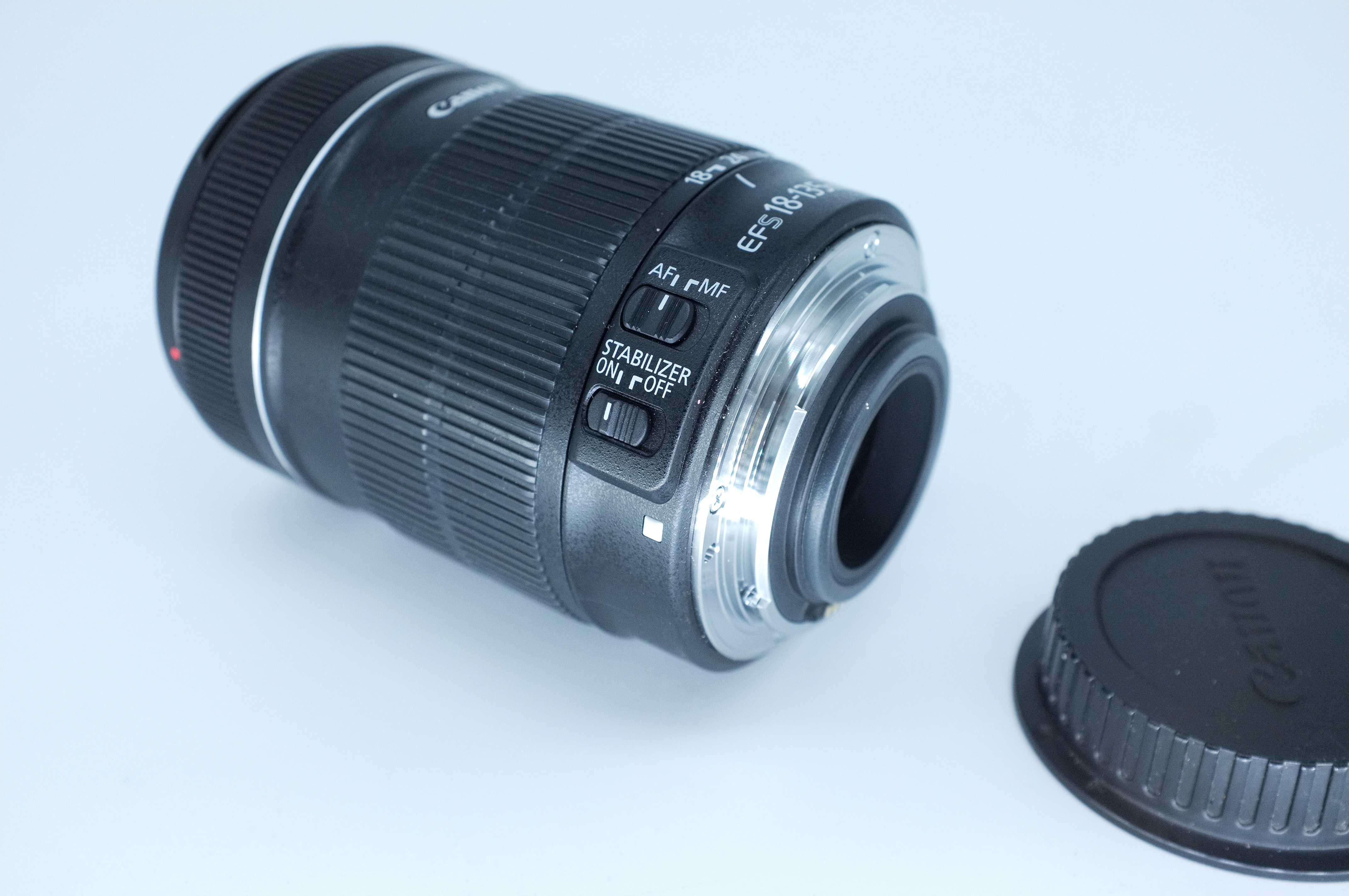 Объектив Canon EF-S 18-135mm f/3.5-5.6 IS (б/у, состояние 5) от Яркий Фотомаркет