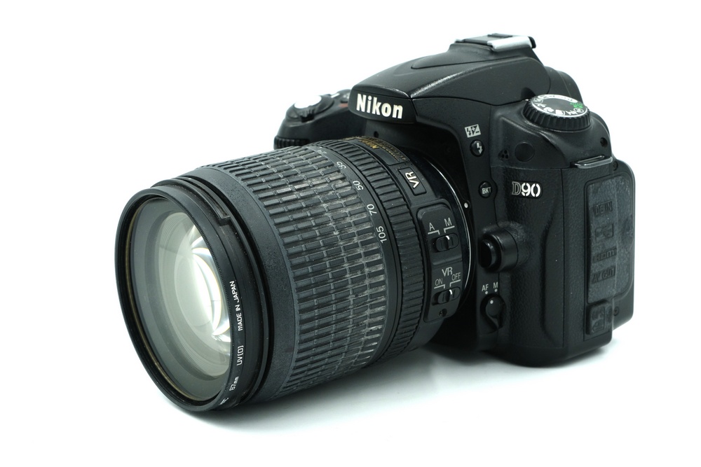 Зеркальный фотоаппарат Nikon D90 + Nikkor 18-105/3,5-5,6 G ED VR (состояние 3)