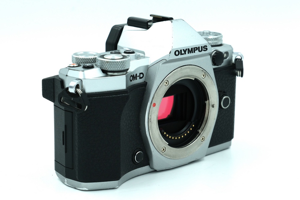 Беззеркальный фотоаппарат Olympus OM-D E-M 5 II Body (состояние 4)
