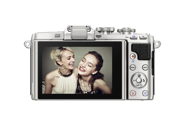 Беззеркальный фотоаппарат Olympus Pen E-PL7 kit 14-42mm II R Silver