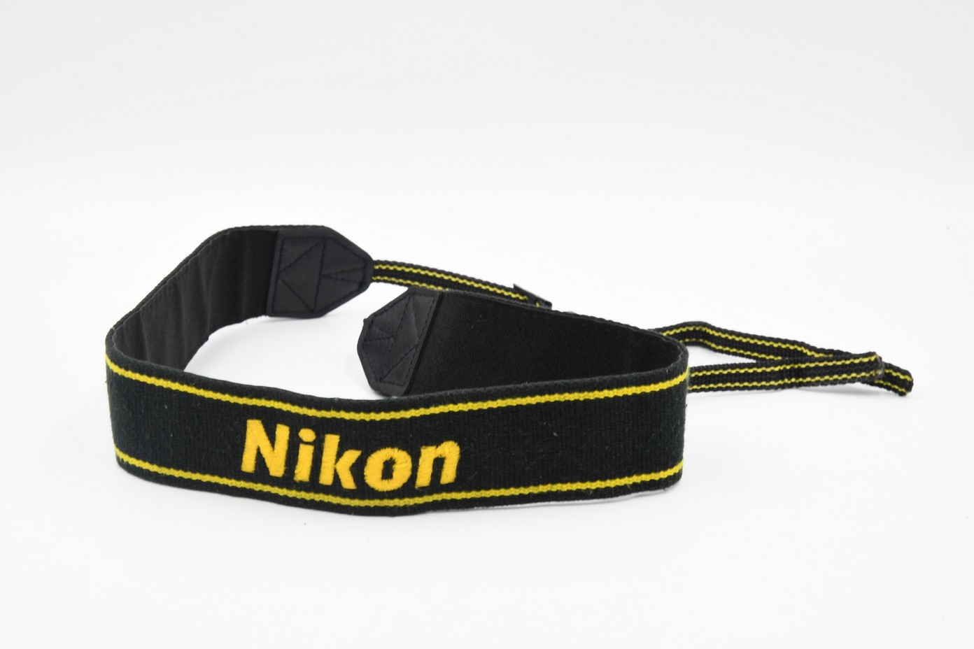    Nikon (..  4)