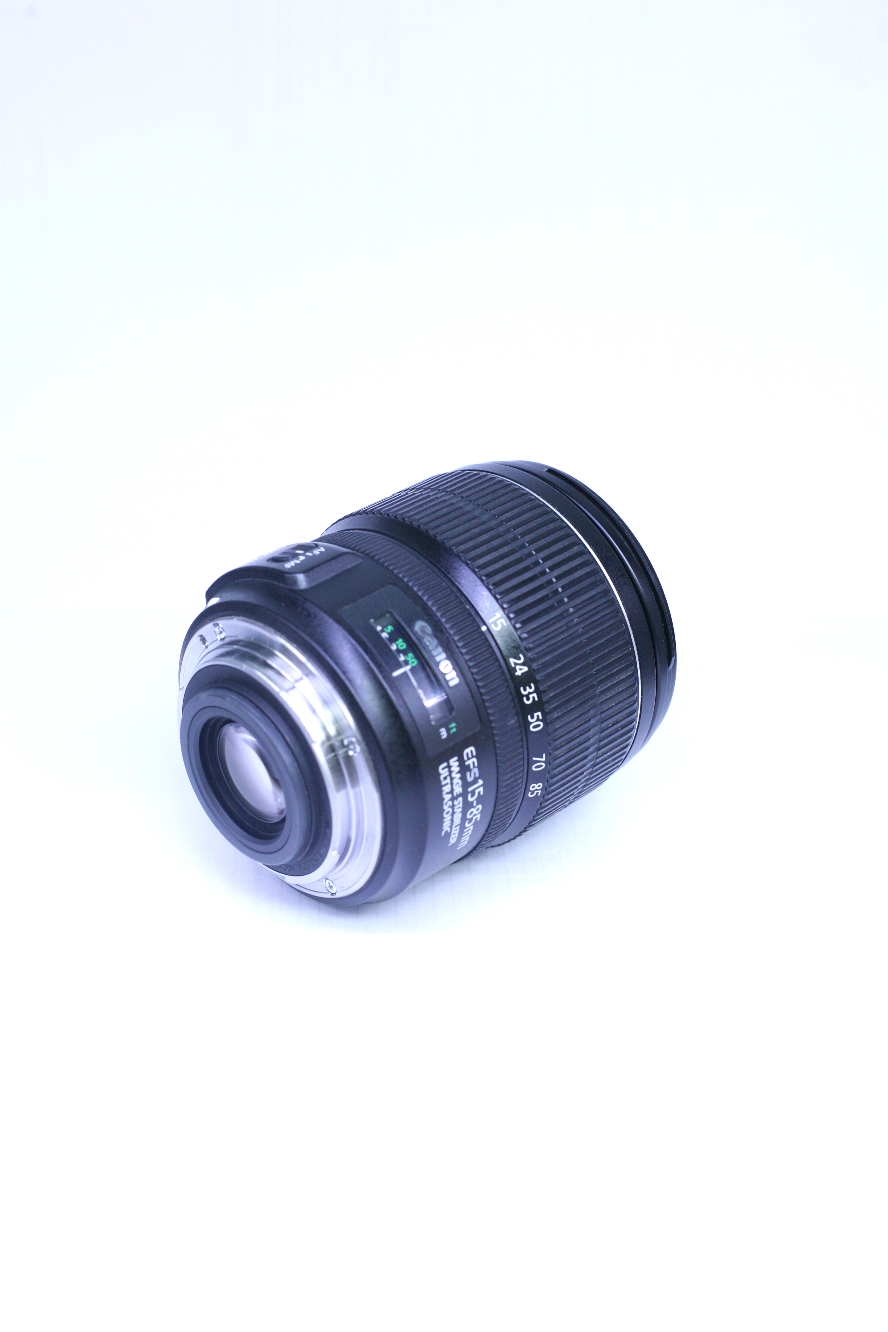 Объектив Canon EF-S 15-85mm f/3.5-5.6 IS USM (состояние 5-)