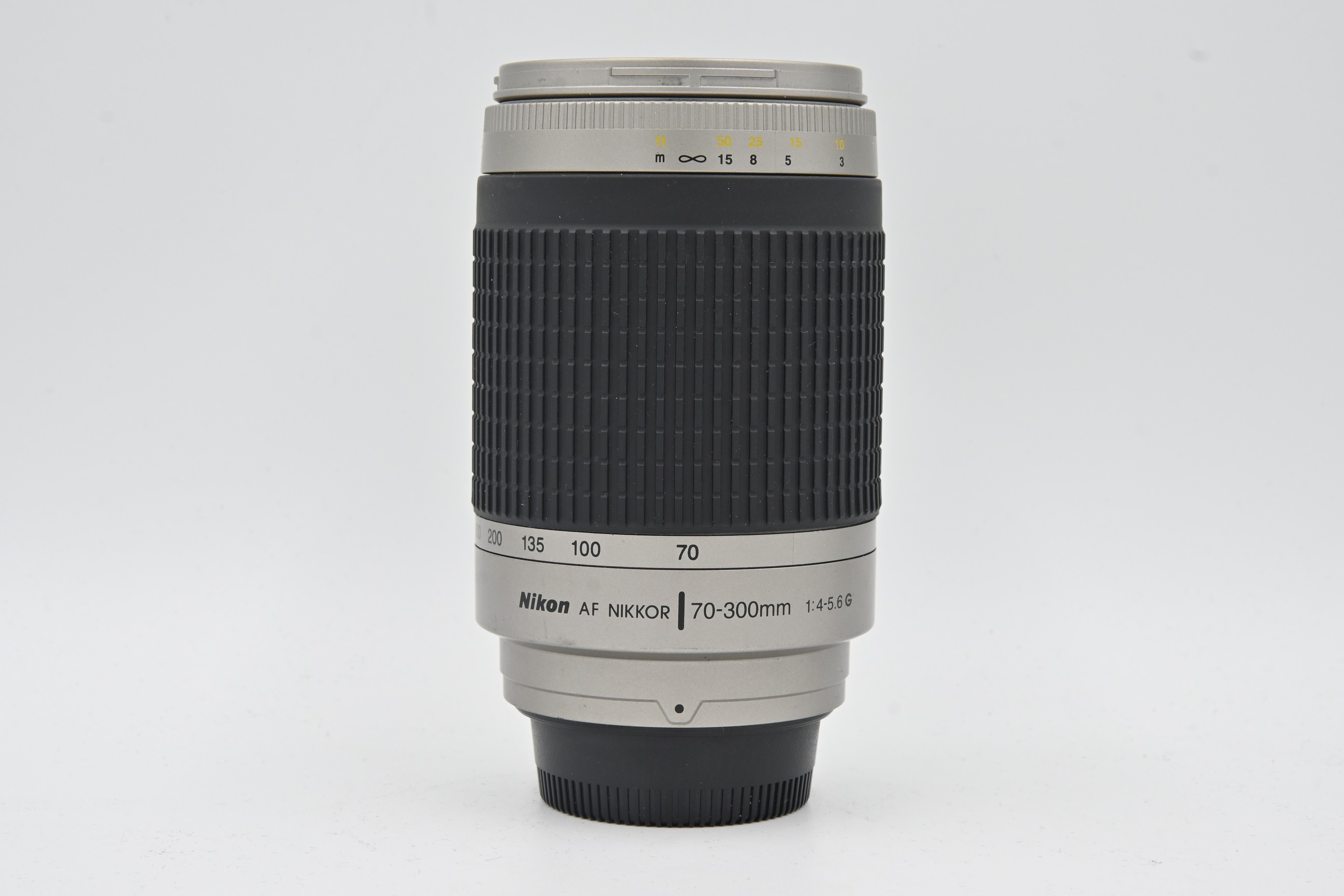 Объектив Nikon AF 70-300mm f/4-5.6G (состояние 4-)
