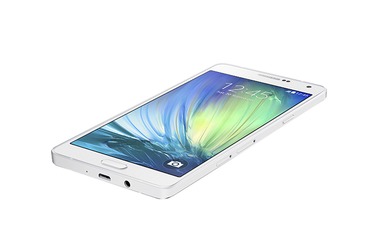 Телефон Samsung Galaxy A7 LTE Duos 16Gb белый (SM-A700FZWDSER)