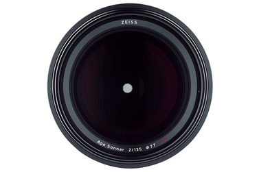 Объектив Zeiss Milvus 2/135 ZE для Canon EF (135mm f/2)