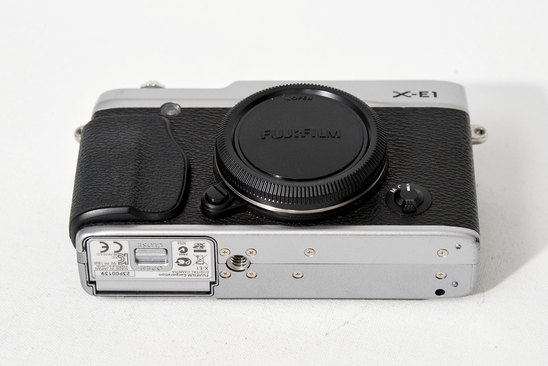 Системная фотокамера Fujifilm X-E1 body silver (состояние 4) от Яркий Фотомаркет
