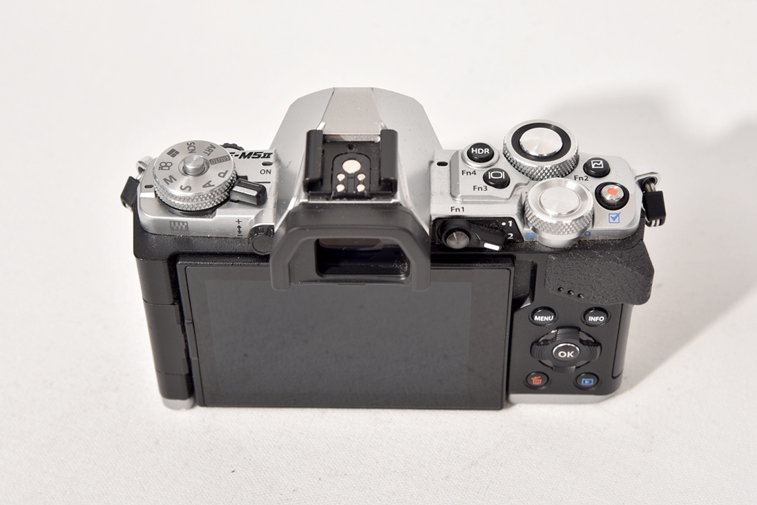 Системный фотоаппарат Olympus OM-D E-M5 II body silver (б.у.состояние 5) от Яркий Фотомаркет