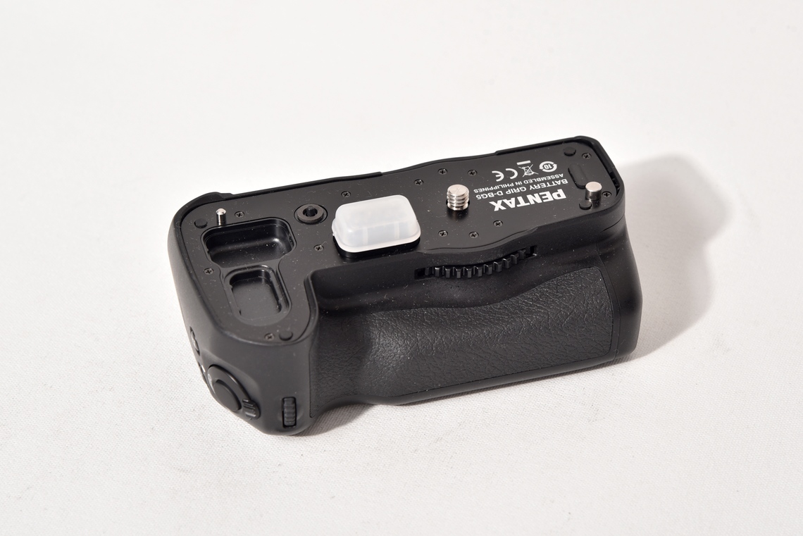 Батарейная ручка Pentax D-BG5 battery grip(K-3 II) (б.у.состояние 5) от Яркий Фотомаркет