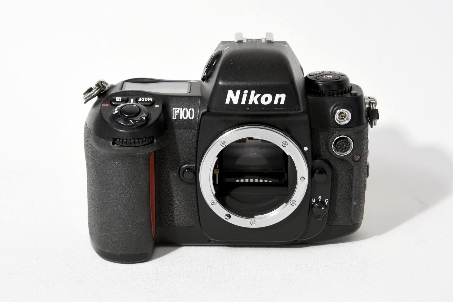 Зеркальная фотокамера Nikon F100 body (б.у.состояние 5) от Яркий Фотомаркет