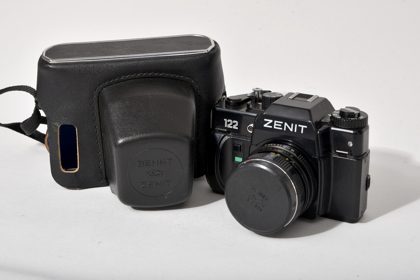 Зеркальный фотоаппарат Зенит 122 + Гелиос 44M 58mm/2 (б.у.состояние 5) от Яркий Фотомаркет