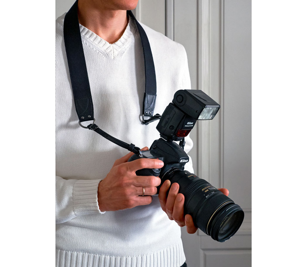 Ремень для фотоаппарата Darkroom 40мм, кожа, толстый ремешок + универсальное крепление, черный / красный от Яркий Фотомаркет