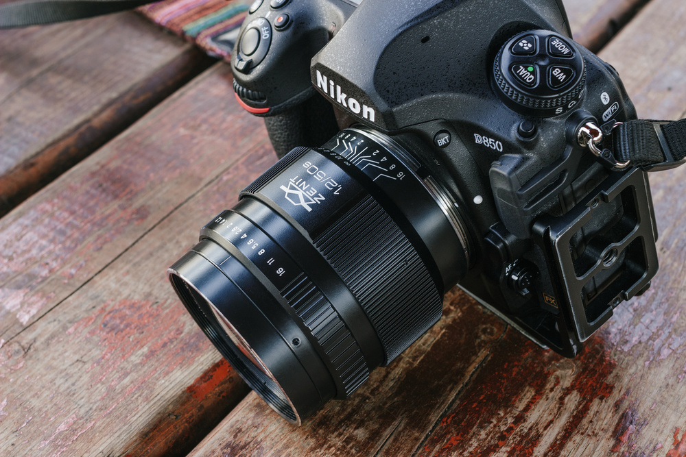 Мы тестировали Зенитар 1,2/50S на фотоаппарате Nikon D850, поскольку он имеет режим съёмки в кропе, а также поможет узнать, как ведёт себя этот объектив на полном кадре. 