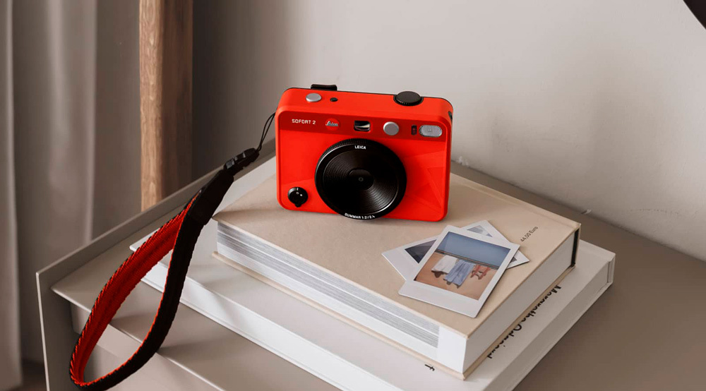 Leica SOFORT 2 red in environment