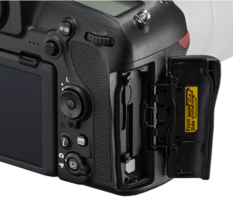 Nikon D850 card slots